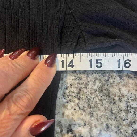 #298 Old Navy Women's Black Long Sleeve Top. Size SM. Excellent Condition - Picture 4 of 6